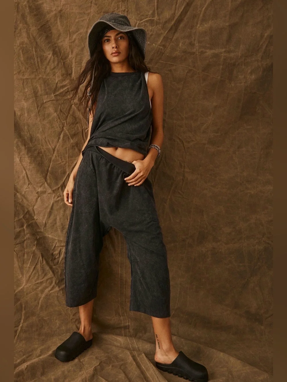Free people relaxed black hot shot pants size large